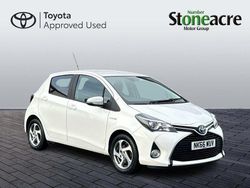 White Used 2016 Toyota Yaris Hybrid Hatchback | £10,350 (Fair price)