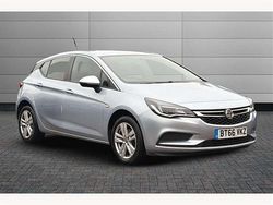 Sovereign silver Used 2016 Vauxhall Astra Design Edition Hatchback | £8,490 (Fair price)