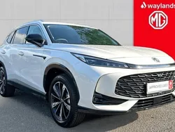White Used 2025 MG HS SE SUV | £22,141