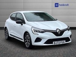 Solid glacier white Used 2022 Renault Clio V Hatchback | £12,450 (Good price)