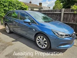 Darkmoon blue Used 2017 Vauxhall Astra Design Edition Estate | £7,995 (Fair price)