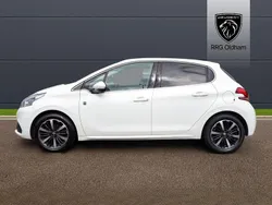White Used 2019 Peugeot 208 S Hatchback | £8,695 (Fair price)