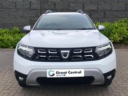 White Used 2022 Dacia Duster Prestige SUV | £14,299 (Fair price)