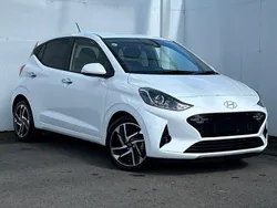 White New 2025 Hyundai i10 Premium Hatchback | £16,195 (Fair price)