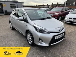 Silver Used 2014 Toyota Yaris Hybrid Plus Hatchback | £9,995 (Fair price)