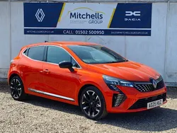 Valencia orange New 2025 Renault Clio V Techno Hatchback | £18,995 (Expensive)