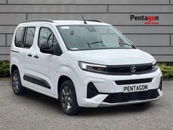 Arctic white New 2025 Vauxhall Combo Ultimate MPV | £19,450 (Fair price)