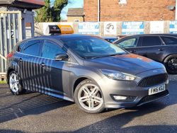 Grey Used 2016 Ford Focus Zetec Hatchback | £4,295 (Super price)