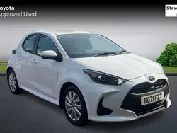 White Used 2021 Toyota Yaris Hybrid Hatchback | £15,759 (Fair price)