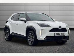 White Used 2024 Toyota Yaris Hybrid Design SUV | £23,650 (Fair price)