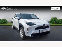 White Used 2023 Toyota Yaris Hybrid Hatchback | £19,991 (Fair price)