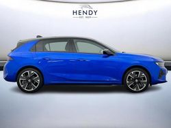 Blue Used 2023 Vauxhall Astra Ultimate Hatchback | £17,999 (Good price)