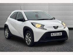 White Used 2024 Toyota Aygo X PURE SUV | £14,799