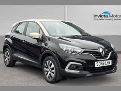 Diamond black metallic/ivory roof Used 2018 Renault Captur Play SUV | £7,500 (Fair price)