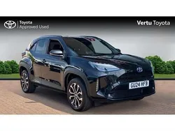Black Used 2024 Toyota Yaris Cross Design SUV | £22,970 (Fair price)
