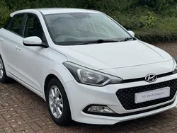 White Used 2016 Hyundai i20 SE Hatchback | £7,000 (Fair price)