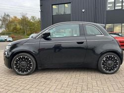 Black Used 2023 Fiat 500e La Prima Hatchback | £18,190 (Fair price)
