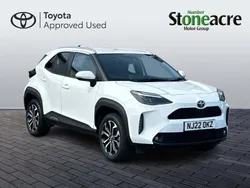 White Used 2022 Toyota Yaris Hybrid Design SUV | £19,500 (Good price)