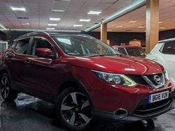 Red Used 2016 Nissan Qashqai N-Connecta SUV | £9,490 (Good price)
