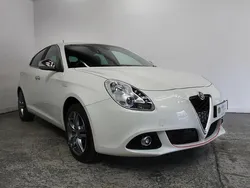 White Used 2015 Alfa Romeo Giulietta Distinctive Hatchback | £5,495 (A bit pricey)