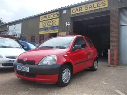 Red Used 2001 Toyota Yaris Hatchback | £1,895 (Fair price)