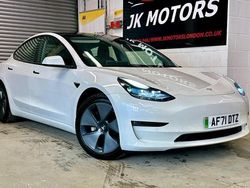 White Used 2021 Tesla Model 3 Sedan | £16,999 (Fair price)