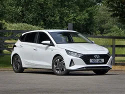White Used 2022 Hyundai i20 SE Hatchback | £11,250 (Fair price)