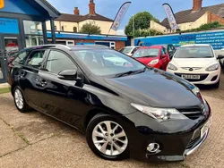 Black Used 2015 Toyota Auris Estate | £4,980 (Good price)