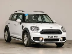 White Used 2018 Mini Cooper Countryman Chili SUV | £15,498 (Fair price)