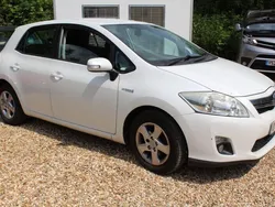 White Used 2011 Toyota Auris Hybrid T4 Hatchback | £3,495 (Fair price)