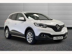 Glacier white Used 2016 Renault Kadjar Dynamique SUV | £7,395 (Fair price)