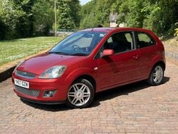Red Used 2007 Ford Fiesta Ghia Hatchback | £2,350 (Fair price)
