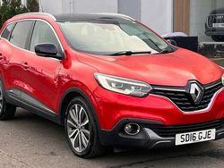 Red Used 2016 Renault Kadjar Signature SUV | £7,995 (Fair price)