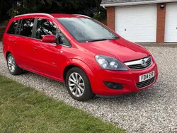 Red Used 2014 Vauxhall Zafira Design Edition MPV | £3,295 (Fair price)
