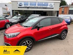 Red/black Used 2015 Renault Captur Signature SUV | £6,995 (Fair price)