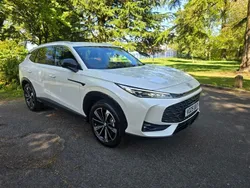 White New 2025 MG HS SE SUV | £21,900 (Expensive)