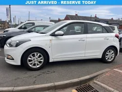 White Used 2016 Hyundai i20 SE Hatchback | £6,000 (Fair price)