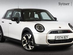 White Used 2024 Mini Cooper S Hatch Hatchback | £27,000 (A bit pricey)