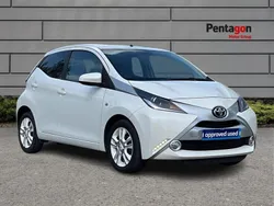 White Used 2016 Toyota Aygo X-pure Hatchback | £5,395 (Fair price)