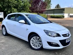 White Used 2014 Vauxhall Astra Excite Hatchback | £4,285 (Fair price)