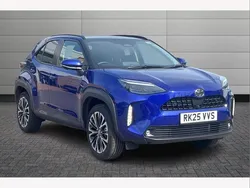 Juniper blue Used 2025 Toyota Yaris Cross SUV | £27,901 (Fair price)