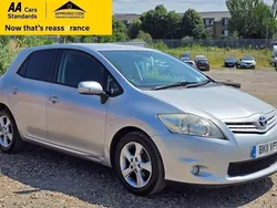 Silver Used 2011 Toyota Auris Hatchback | £4,980 (Fair price)