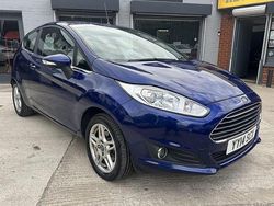 Blue Used 2014 Ford Fiesta Zetec Hatchback | £5,195 (Fair price)