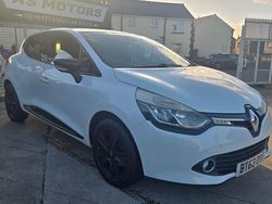 White Used 2013 Renault Clio IV Dynamique Hatchback | £3,795 (Fair price)