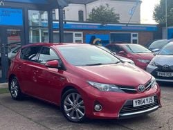 Red Used 2014 Toyota Auris Hybrid Hatchback | £9,280 (Fair price)