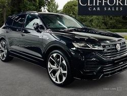 Black Used 2019 VW Touareg R-line SUV | £25,995 (Expensive)
