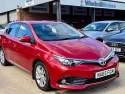 Used 2015 Toyota Auris Business Edition | £8,950 (Fair price)