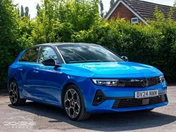 Blue Used 2024 Vauxhall Astra Ultimate Hatchback | £20,895 (Fair price)