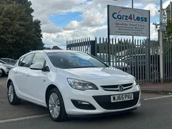White Used 2015 Vauxhall Astra Excite Hatchback | £8,695 (Fair price)
