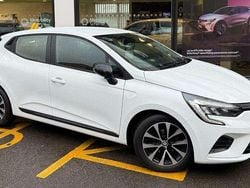 White Used 2022 Renault Clio V Evolution Hatchback | £13,495 (Fair price)